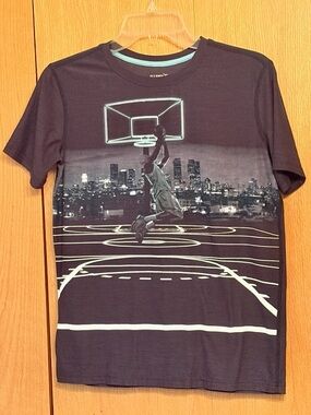 Old Navy teen XL 14-16 basketball court jump shot slam dunk graphic tee shirt